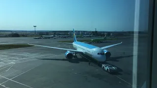 Uzbekistan Airways Boeing 787-8 Dreamliner pushback