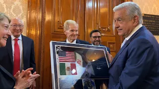 Presidente AMLO recibe a comitiva de la NASA en Palacio Nacional