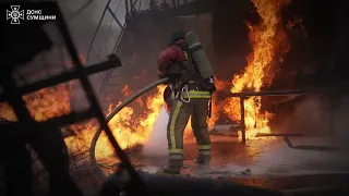 Конотопський район: рятувальники ліквідували масштабне загоряння, яке виникло через ворожий удар