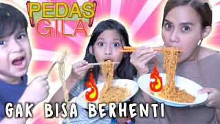 Challenge | Nyobain Mie Korea Pedas Gilaa Gak Bisa Berhenti 🔥😂