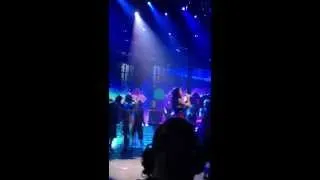 Katy Perry Itunes festival 2013 opening and walking on air (good quality )