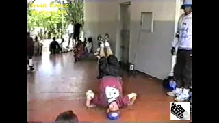 Roda de Break Dance na quadra do Centro Esportivo Pitico em Sorocaba no ano 2000.