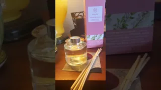 How to open The Body Shop Reed Diffusers.