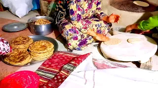 Village lifestyle: Baking fresh bread in the oven by village women