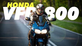 Honda VFR 800 - Silnik V4 w DOBREJ Japonii. Kiedyś to było...