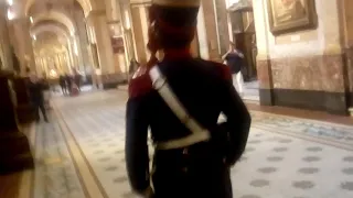 Granaderos... Cambio de guardia frente a restos del Gral. San Martín en catedral Buenos Aires!!!