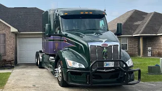 Babygirl Peterbilt  gets washed and detailed