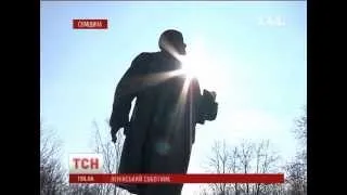 В Харькове милиция охраняет памятник Ленину