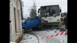 Странное ДТП в Ярославле!! Два автобуса таранят восемь машин!!! 22.01.2020 в 7.10