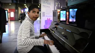 Nirek MOKAR, concours de piano SNCF 2014 Gare de Paris-Montparnasse