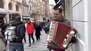 Stanescu Florin ~ Tutti Frutti Te Kelas Performance at İstiklal Street #Taksim #Türkiye #iphone13pro