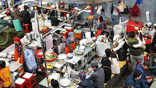 서문시장의 명물, 국수골목을 평정한 대박손맛 자매의 칼국수부터 매일 직접 만든 깍두기까지 다 맛볼 수 있는 곳! 칼국수,수제비,국수/noodles/Korean street food