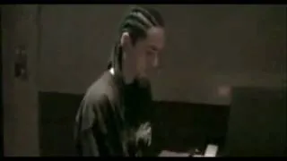 Tom Kaulitz playing (Zoom Into Me) on piano