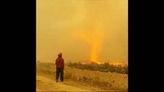 Торнадо помешал тушить пожар