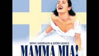 12. Entr'acte / Under Attack - MAMMA MIA! på Svenska