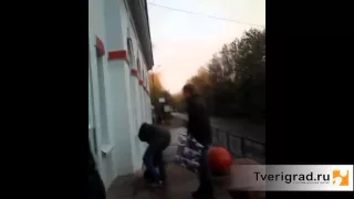 В Тверской области подростки сняли на видео издевательства над мужчиной