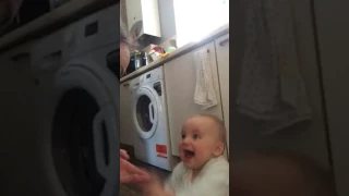 Ребёнок смеётся/hilarious baby laughs. Заразительный смех!!!