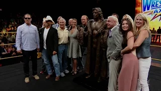 Ric Flair is presented with a beautiful statue at WrestleMania Axxess
