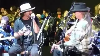 Pearl Jam & Neil Young Throw Your Hatred Down 26 Oct 2014