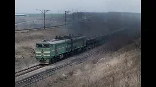 2ТЭ10М-2562 с вертушкой и ВЛ8М-506 c грузовым поездом на перегоне Рядовая - Грековатая