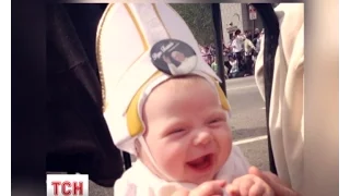 Мережа вразила реакція Папи Римського на немовля в капелюсі понтифіка