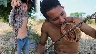 Primitive Technology with Survival Skills looking Snake and Cooking for food