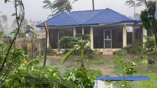 Тайфун жестко разрушает остров Сиаргао Филиппины