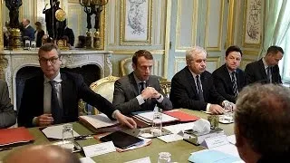 France extends emergency powers