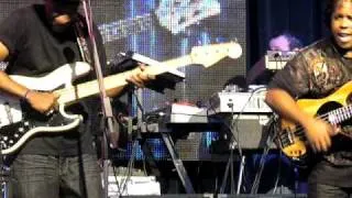 Marcus Miller and Victor Wooten battle ...