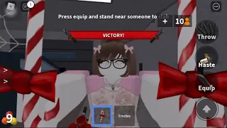 Dressing up as a BLOXY GIRL in Murder Mystery 2 Gameplay