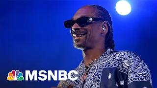 Snoop Talks Favorite Songs, 2Pac's Politics and "Grammy ashtray" with music obsessive Ari Melber