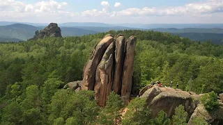 Не для слабонервных! Без страховки! Дед-паук Андроныч покоряет «Перья» на Красноярских столбах!