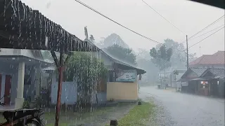 Heavy Rain in a Beautiful and Cool Village||Village Atmosphere in Indonesia