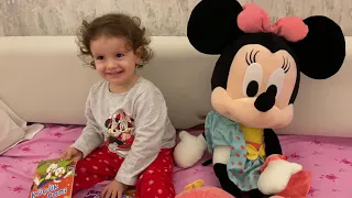 #Öykü'ye Annesi, #Mickey / #Minnie Mouse ile #Masal Kitabı Okuyor  | Eğlenceli #Çocuk Videosu