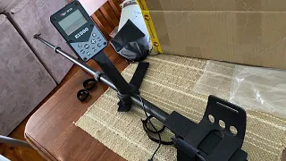 Algoforce E1500 metal detector was in the box.