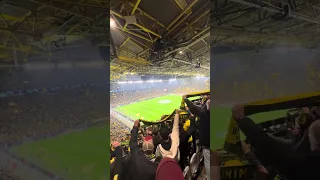 Echte schwarzgelbe Stimmung bei „You‘ll never walk alone“ im Signal Iduna Park in Dortmund! BVB-PSV