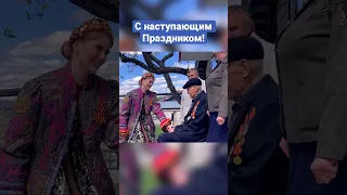 Со слезами на глазах! Мы помним! Мы гордимся! (Поёт Алёна Босолаева)