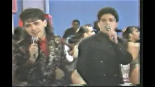 Zezé Di Camargo & Luciano "É o Amor" 1992 Programa Clube do Bolinha Tv Band✔️