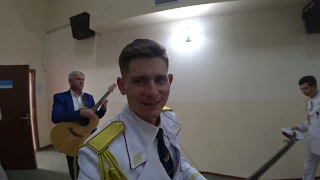 Русский парень исполняет казахские песни без акцента