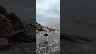 ASI ESTA MAR DEL TUYU, SIN PLAYA