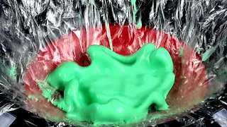 NON NEWTONIAN FLUID VS SPEAKER IN SUPER SLOW MO