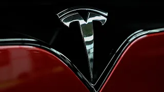 Tesla Consumed by Chaos in Shift to Musk’s Robotaxi Dream