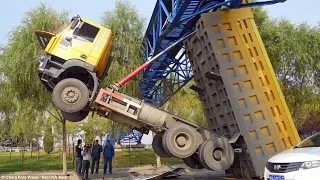 Best truck crashes, truck accident compilation 2014 Part 16