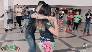 Como Dançar Sertanejo Universitário Na Balada  - Eder & Carol,  Só você não vê | Poesia Urbana