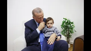 Cumhurbaşkanı Erdoğan'dan depremzede aileye ziyaret