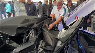 Porsche 718 Spyder RS - 2 min roof install