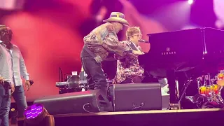 Molly Meldrum climbs onstage Elton John concert Melbourne 13 Jan 2023