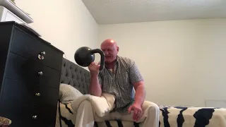 спорт в 60 лет гиря 24 кг  60 years old kettlebell 52 lbs