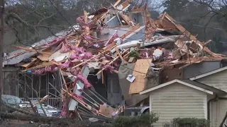 Deadly tornadoes strike South, snow slams north