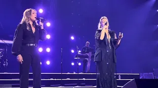 Kelly Clarkson and Jessi Collins Kellyoke The Man I’ll Never Find Las Vegas 8.11.2023 (from the pit)